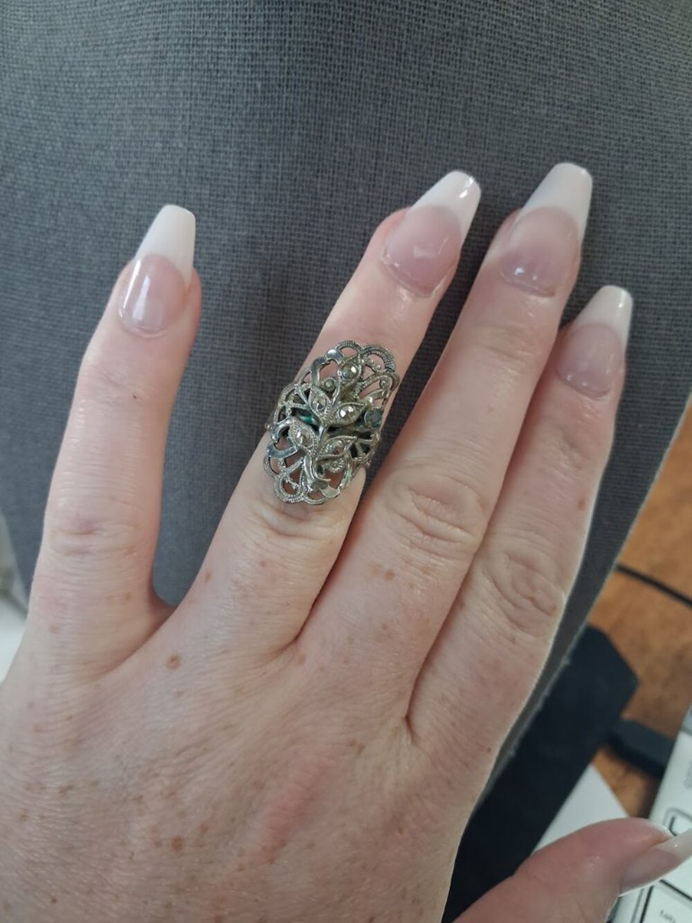 Vintage Western Germany Floral sizeable ring